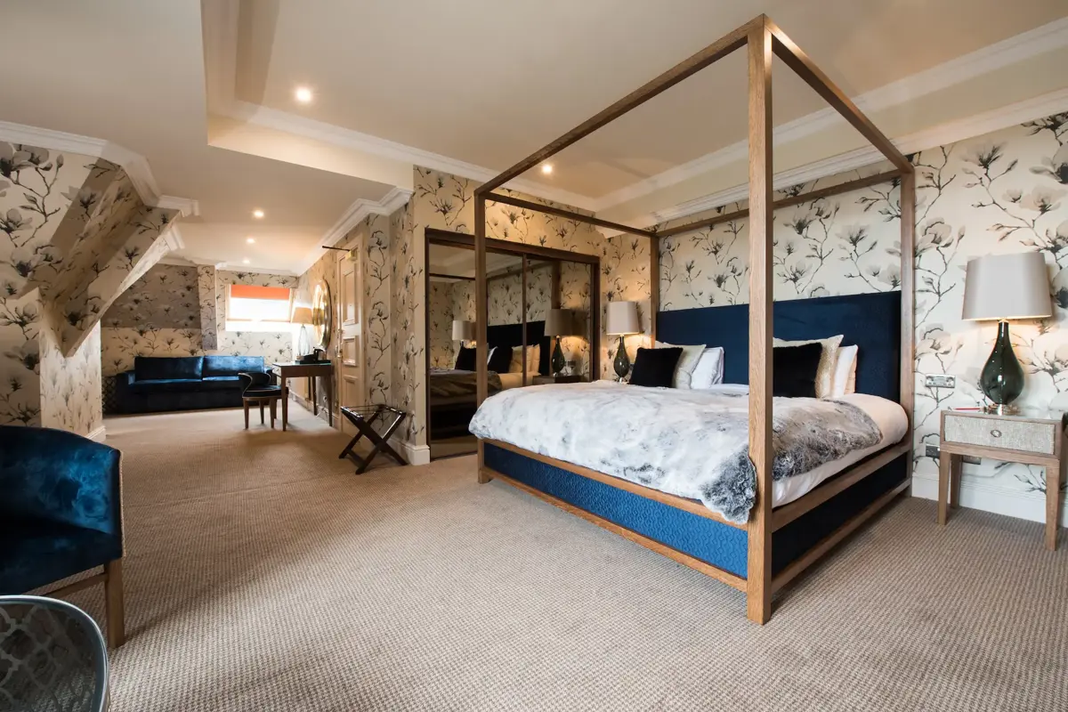 Four Poster Room